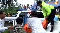 Nahas, Seorang Wanita Tersambar Kereta Lantas Hanyut