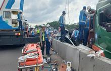 Kecelakaan Maut di Tol Batang-Semarang: Satu Tewas, Lima Luka-Luka Akibat Muatan Besi Trailer Jatuh