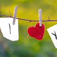 Banyak hal yang bisa diungkapkan untuk menyatakan cinta. (Foto: theodysseyonline.com)