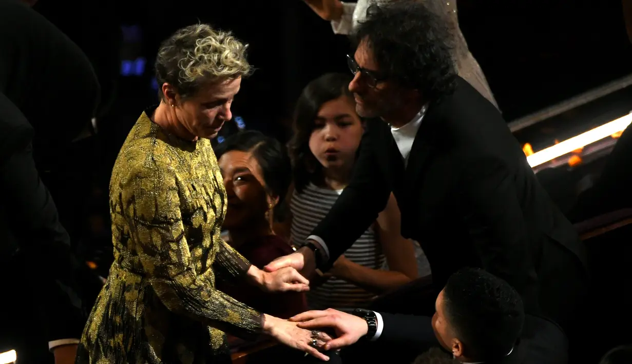 Dilansir dari CNN, seorang perwakilan Frances mengatakan bahwa seseorang mencuri piala tersebut saat Frajces sedang berada di Governor's Ball. (KEVIN WINTER / GETTY IMAGES NORTH AMERICA / AFP)