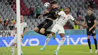 Kai Havertz mencetak gol pertama untuk timnya ketika pertandingan Grup F Euro 2020 antara Jerman melawan Hungaria yang berlangsung di Allianz Arena, Munich, Jerman pada Rabu (23/06/2021). (AP/Pool/Lukas Barth)