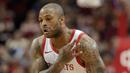 Pebasket Houston Rockets, PJ Tucker, melakukan selebrasi saat melawan Denver Nuggets pada laga NBA di Toyota Center, Selasa (8/1). Houston Rockets menang 125-113 atas Denver Nuggets. (AP/Michael Wyke)