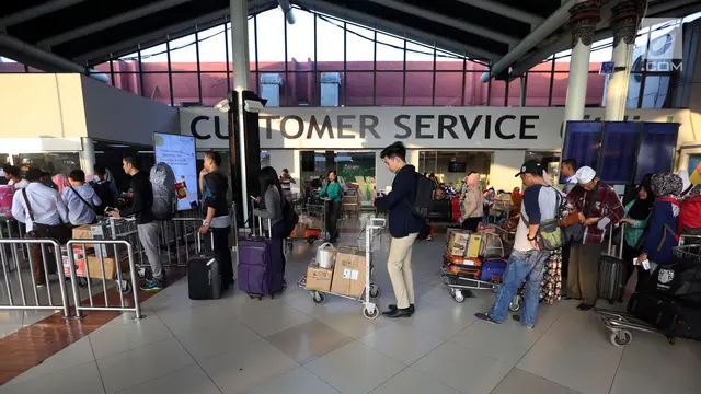 20170620-Pemudik Mulai Padati Bandara Soetta-Tallo