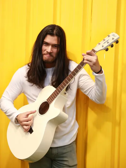 Menurut Virzha, bulan ramadan merupakan saat yang tepat untuk lebih mendekatkan diri kepada Allah SWT. "Ramadan itu kedekatan batin terhadap ibadah, terhadap Allah," ucap Virzha pada Rabu (23/5/2018). (Adrian Putra/Bintang.com)