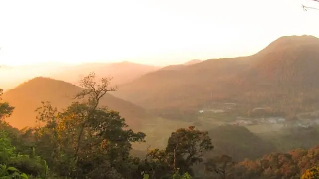 Pemandangan Gunung Cadaspanjang dari Ranca Upas