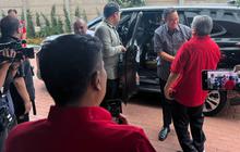 Ditemani Mantan Menteri Jokowi Sambangi Kantor PDIP Jakarta, Anies Sempatkan Salat Berjamaah