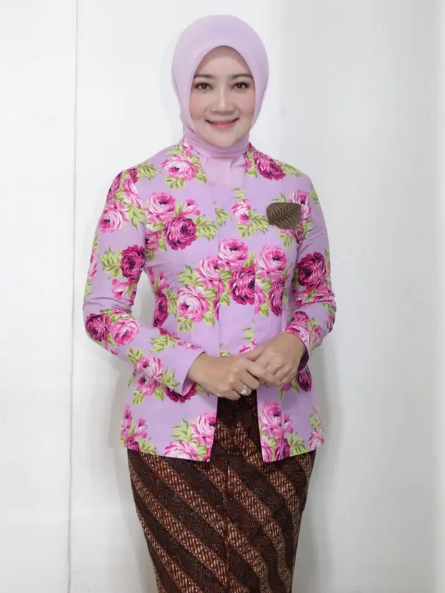 OOTD kebaya ibu pejabat