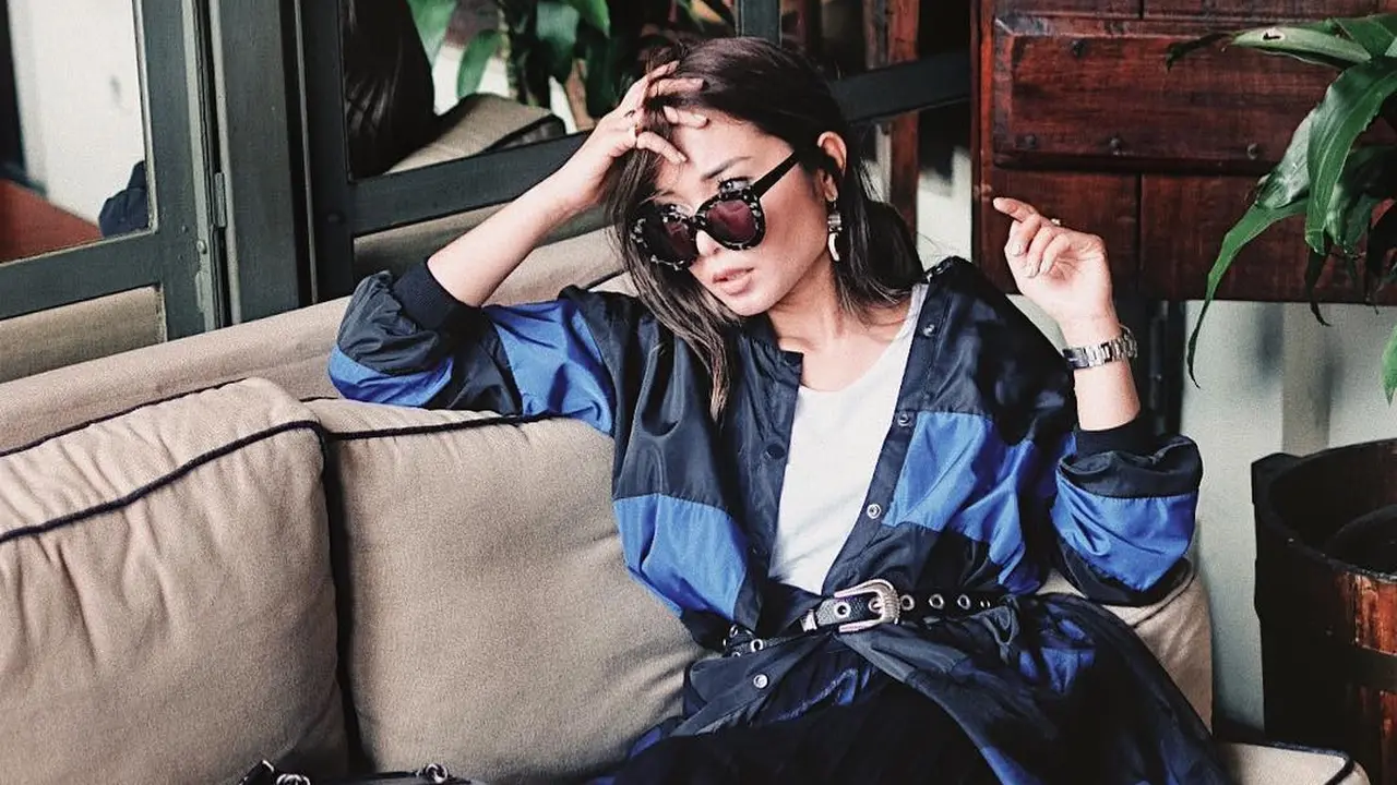 [Bintang] Anti Monoton, Intip Padu-padan Ayla Dimitri dengan Sentuhan Warna Biru pada Outfit
