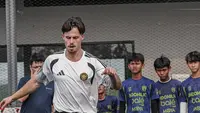 Klub sepak bola asal Irlandia Utara, Carrick Rangers FC, mengunjungi Persita Tangerang. (Instagram Persita)