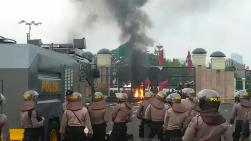 20151028-Demo Mahasiswa-Gedung DPR-Jakarta