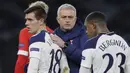 Jose Mourinho. Pelatih asal Portugal berusia 58 tahun ini telah menangani 3 klub EPL, yaitu Chelsea (2 periode), Manchester United dan Tottenham Hotspur. Berbagai gelar bergengsi telah diraih. Musim 2021/2022 ini ia membesut AS Roma di Liga Italia. (AFP/Pool/Kirsty Wigglesworth)