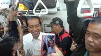 Foto Presiden Joko Widodo atau Jokowi naik commuter line beredar di media sosial. (Istimewa)