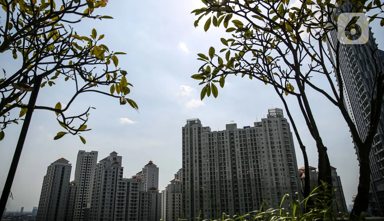 Suasana deretan tower apartemen di Jakarta, Selasa (28/7/2020). Pasar apartemen sewa masih mengalami tekanan meski ada pelonggaran masa Pembatasan Sosial Berskala Besar (PSBB). (Liputan6.com/Faizal Fanani)