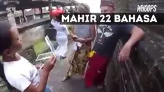 Para wisatawan dibuat terkesima saat melihat aksi remaja Bali ini .