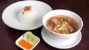 Sop kambing kuah bening ini punya rasa yang ringan. Cocok sekali bagi penggemar olahan kambing yang menginginkan rasanya yang sedap sekaligus menyegarkan./Copyright shutterstock.com/g/Oka%2Bdiana