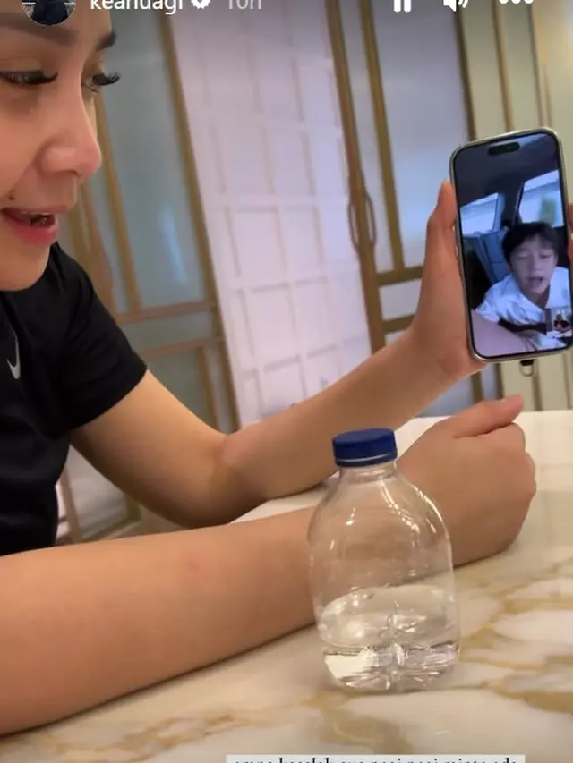 Rafathar minta adik lagi. (Foto: Instagram Stories/keanuagl)