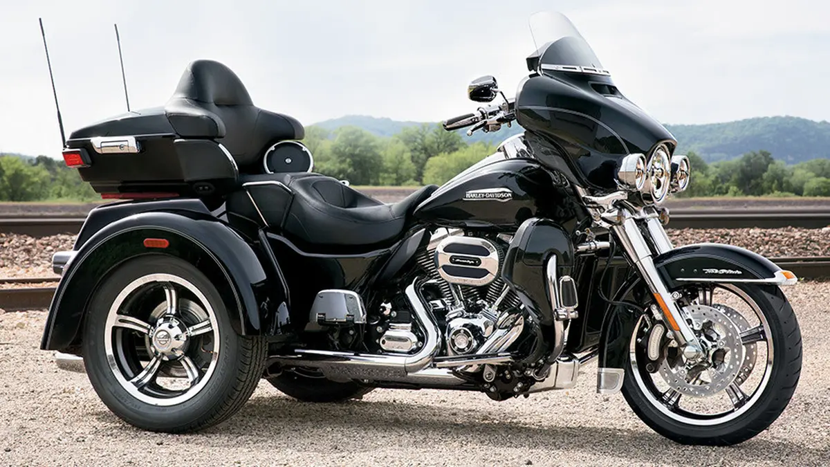 Harga harley davidson tri hot sale glide ultra