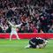 Pemain Nottingham Forest, Chris Wood, merayakan gol ke gawang Aston Villa dalam pertandingan leg pertama semifinal Liga Europa 2025/26 di The City Ground, Nottingham pada Jumat dini hari WIB. (David Davies/PA via AP)