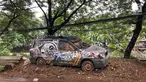 Sebuah mobil patroli Polsek Tanah Abang tampak mangkrak dan tidak terurus di kawasan Tanah Abang, Jakarta, Rabu (6/3). Mobil operasional merk KIA dibiarkan dipinggir jalan. (Liputan6.com/Fery Pradolo)