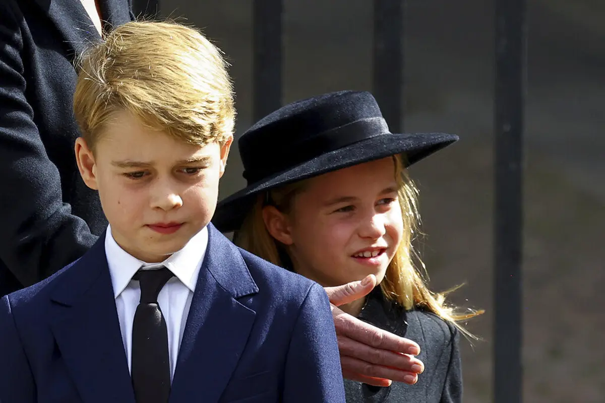 Pangeran George dan Putri Charlotte. (Hannah Mckay/Pool Photo via AP)