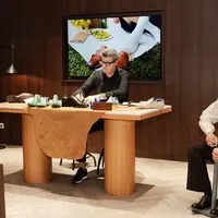 Melalui demonstrasi langsung, tamu diajak mengenal lebih dekat seni pembuatan sepatu kulit khas italia. [Dok/Mario Minardi].