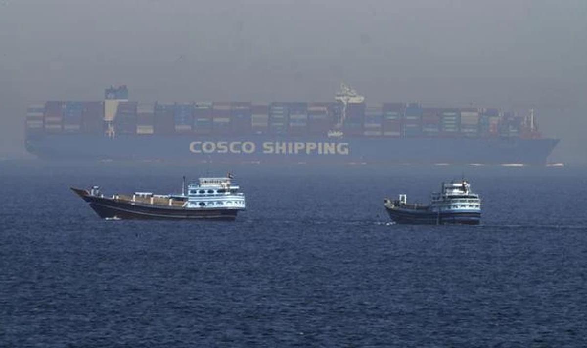 Iran Lepaskan Tembakan Peringatan ke 4 Kapal AS di Selat Hormuz