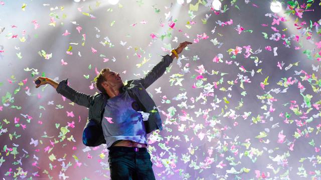 Aksi Panggung Chris Martin di Berbagai Pertunjukan Coldplay
