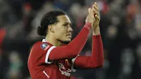 Bek - Virgil van Dijk (Belanda) pindah dari Southampton ke Liverpool dengan harga 75 juta poundsterling. (AP/Rui Vieira)