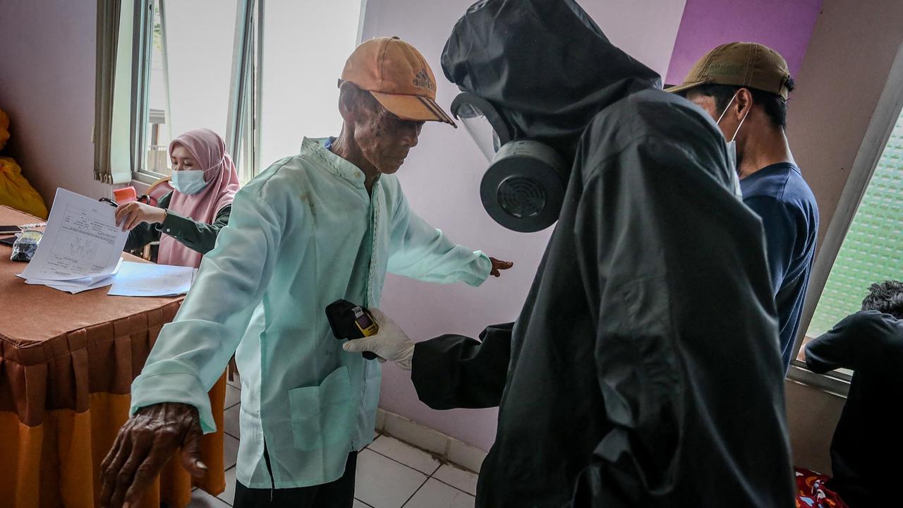 FOTO: Warga Cikande Jalani Pemeriksaan dan Relokasi Usai Temuan Paparan Radioaktif Cs-137