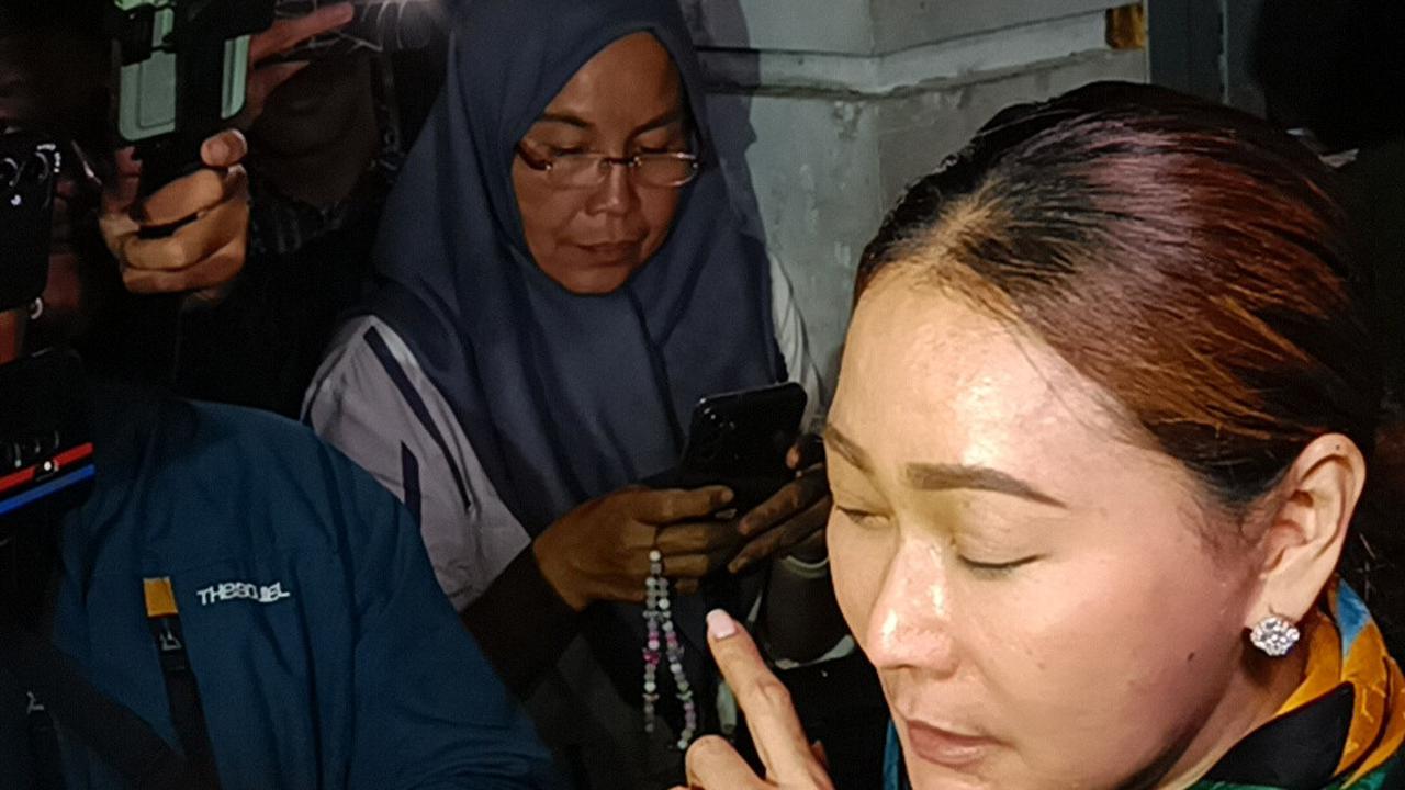 inul daratista melayat di rumah titiek puspa