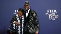 Juventus' Paul Pogba and his mother Yeo Pogba (L) arrive for the FIFA Ballon d'Or 2015 awards ceremony in Zurich, Switzerland, January 11, 2016 REUTERS/Arnd Wiegmann
