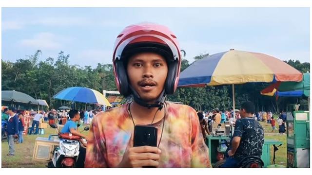 Harga Outfit Warga Desa Ini Bikin Senyum, Hypebeast Kearifan Lokal