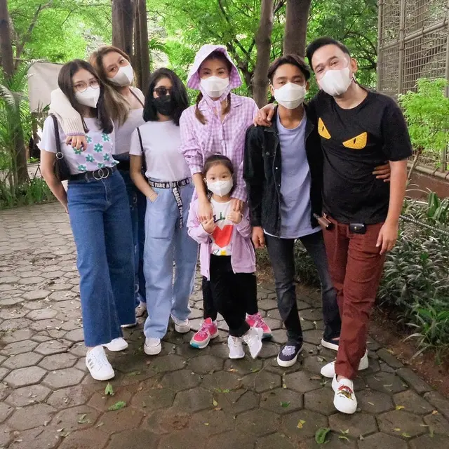 Persahabatan Betrand Peto, Anneth Delliecia, dan Alifa Lubis.
