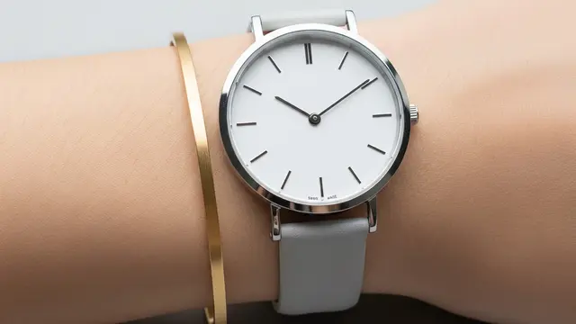 Mix & Match Gelang Emas dengan Jam Tangan