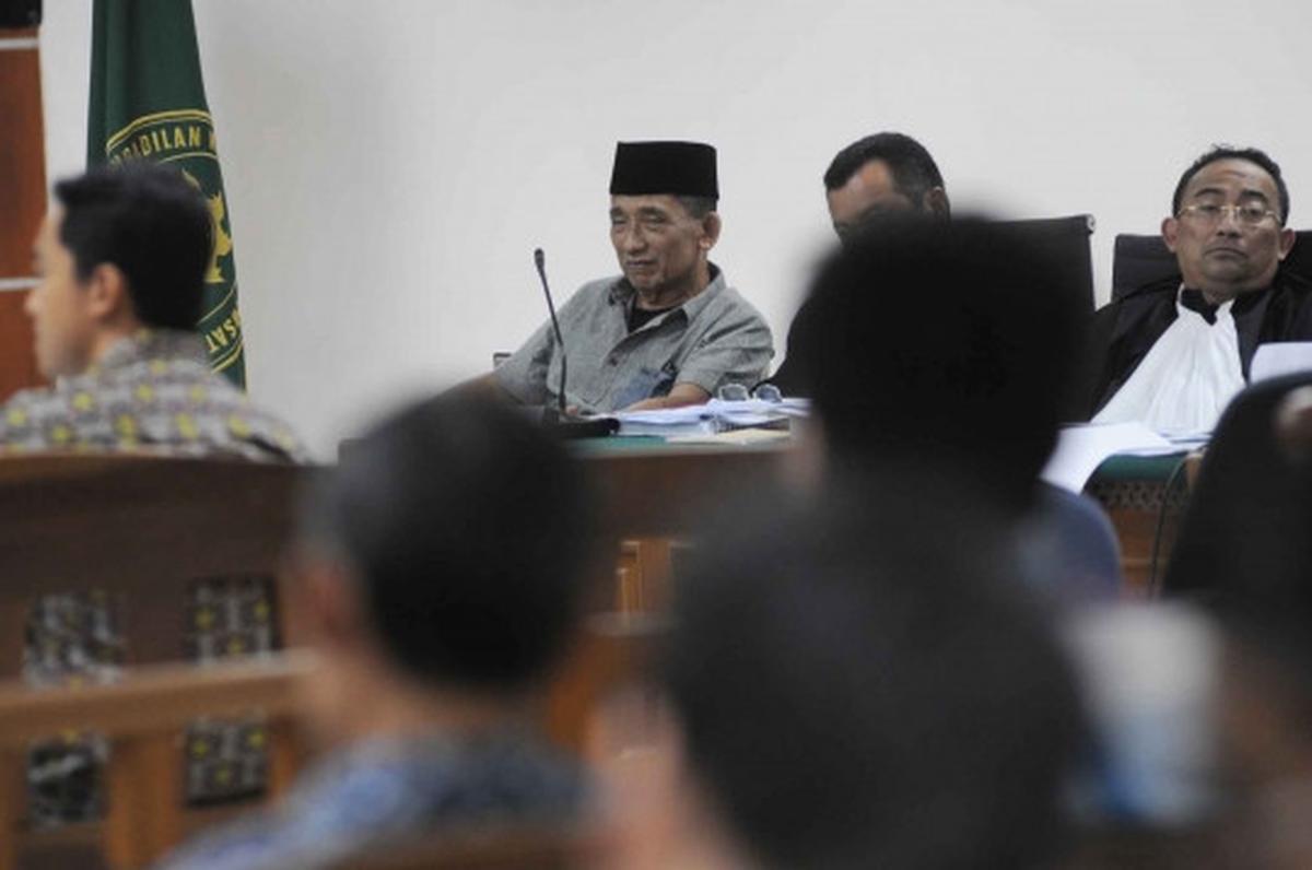 Fuad Amin Imron tetap jalani sidang meski tak enak badan