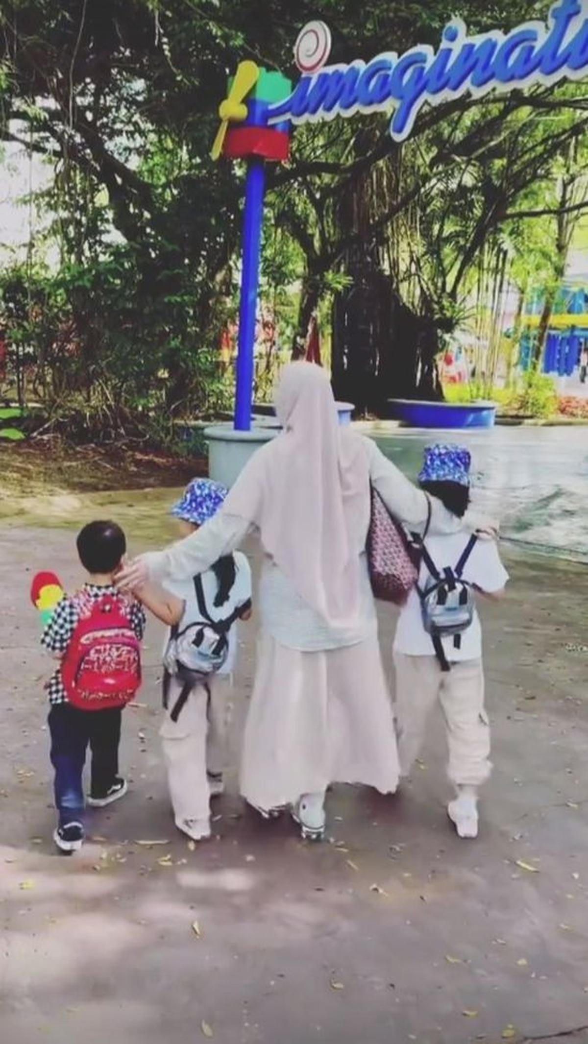 Kebersamaan Desta dan Caca sontak membuat warganet baper. Tak sedikit pula yang berharap agar keduanya bisa rujuk kembali.