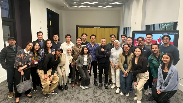 Putri Zulkifli Hasan mendampingi sang ayah dalam kunjungan resmi ke Massachusetts Institute of Technology (MIT) di Cambridge, Massachusetts.