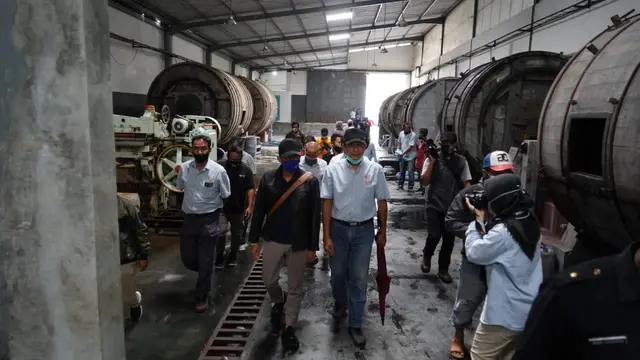 Sandiaga Uno meninjau industri pengolahan kulit di Sukaregang, Garut