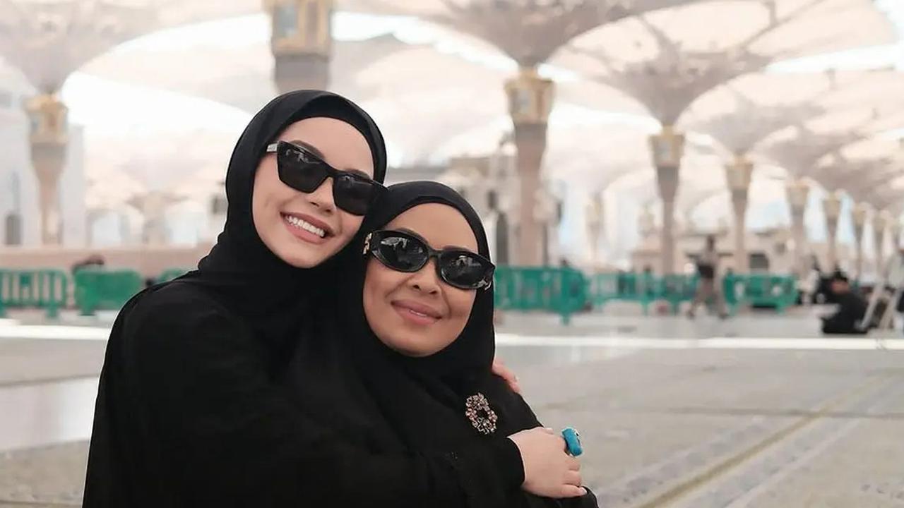 6 Model Gamis Risa Dewi Ibunda Alyssa Daguise, Pilihan Anggun dan Elegan Ibu-ibu Usia 50 ke Atas