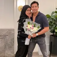 Fairuz A Rafiq dan Sonny Septian sudah menikah selama 5 tahun. Mereka pun sering kali memamerkan foto kencan yang bikin netizen iri. Berikut potretnya: [foto: instagram/sonnyseptian]