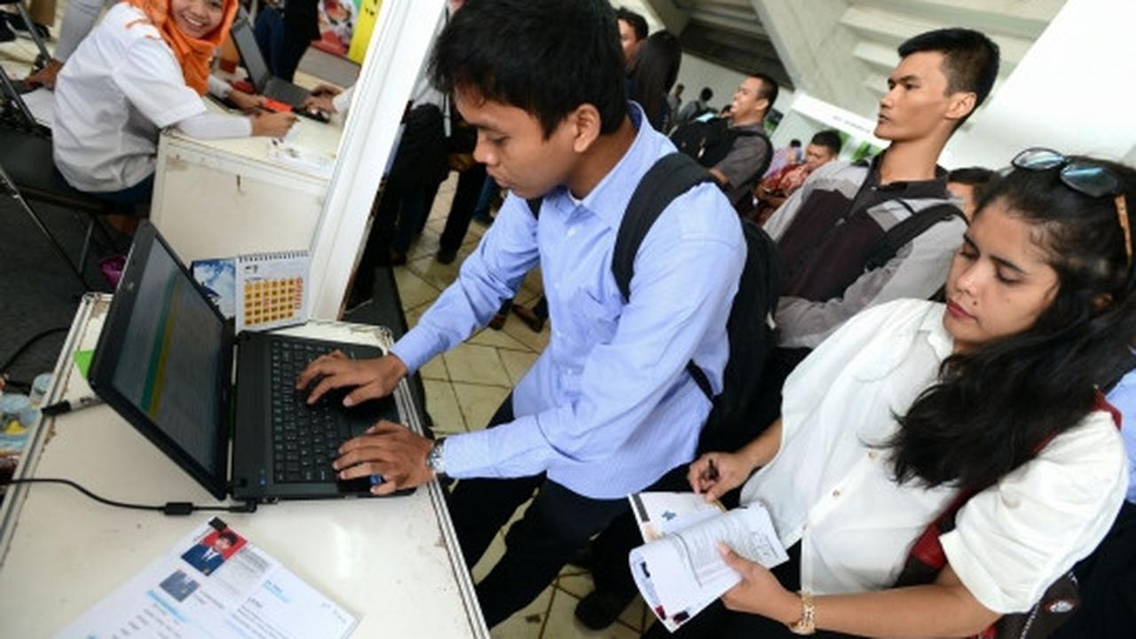 Geliat pencari kerja serbu Job For Career 2015