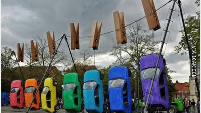 6 Kelakuan Nyeleneh saat Cuci Mobil Ini Bikin Geleng Kepala