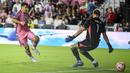 Pemain Inter Miami, Luis Suarez mencetak gol ke gawang Nashville pada laga leg kedua 16 besar Concacaf Champions Cup di Chase Stadium, Fort Lauderdale, Florida, Kamis (14/03/2024) WIB. (AP Photo/Michael Laughlin)