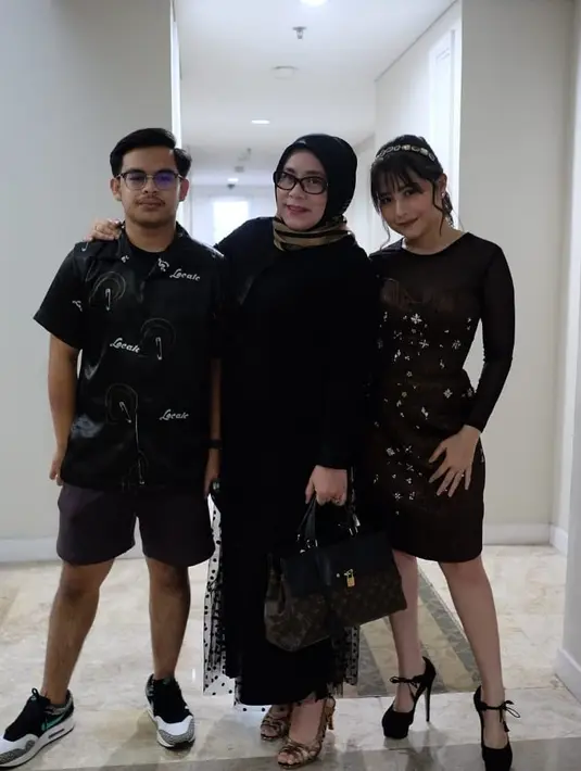 (Instagram/ullydjulita02)