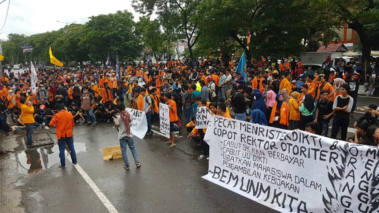 Demo Mahasiswa UNM Tolak Biaya KKN