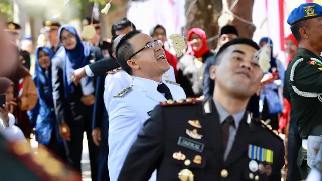 Lomba Makan Kerupuk Meriahkan Peringatan HUT RI Forpimda Banyuwangi