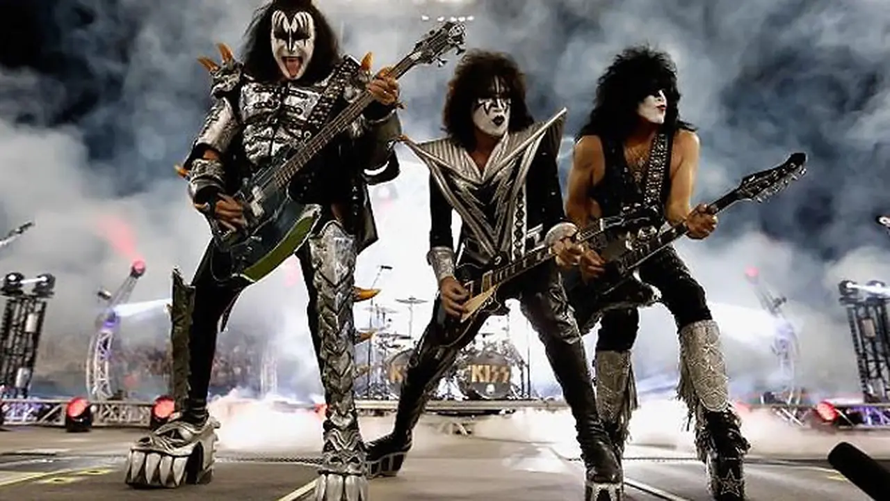 kiss-batal-140225b.jpg