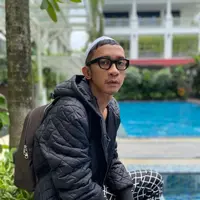 Tentunya ini juga membuat penampilan mantan suami Evelyn Anjani tersebut tampak berbeda. (FOTO: https://www.instagram.com/amingisback/)