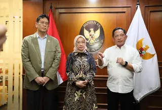 Menteri Dalam Negeri Muhammad Tito Karnavian rapat koordinasi bersama Menteri Pendayagunaan Aparatur Negara dan Reformasi Birokrasi Rini Widyantini serta Menteri Keuangan Purbaya Yudhi Sadewa di Jakarta, Kamis (7/5/2026).