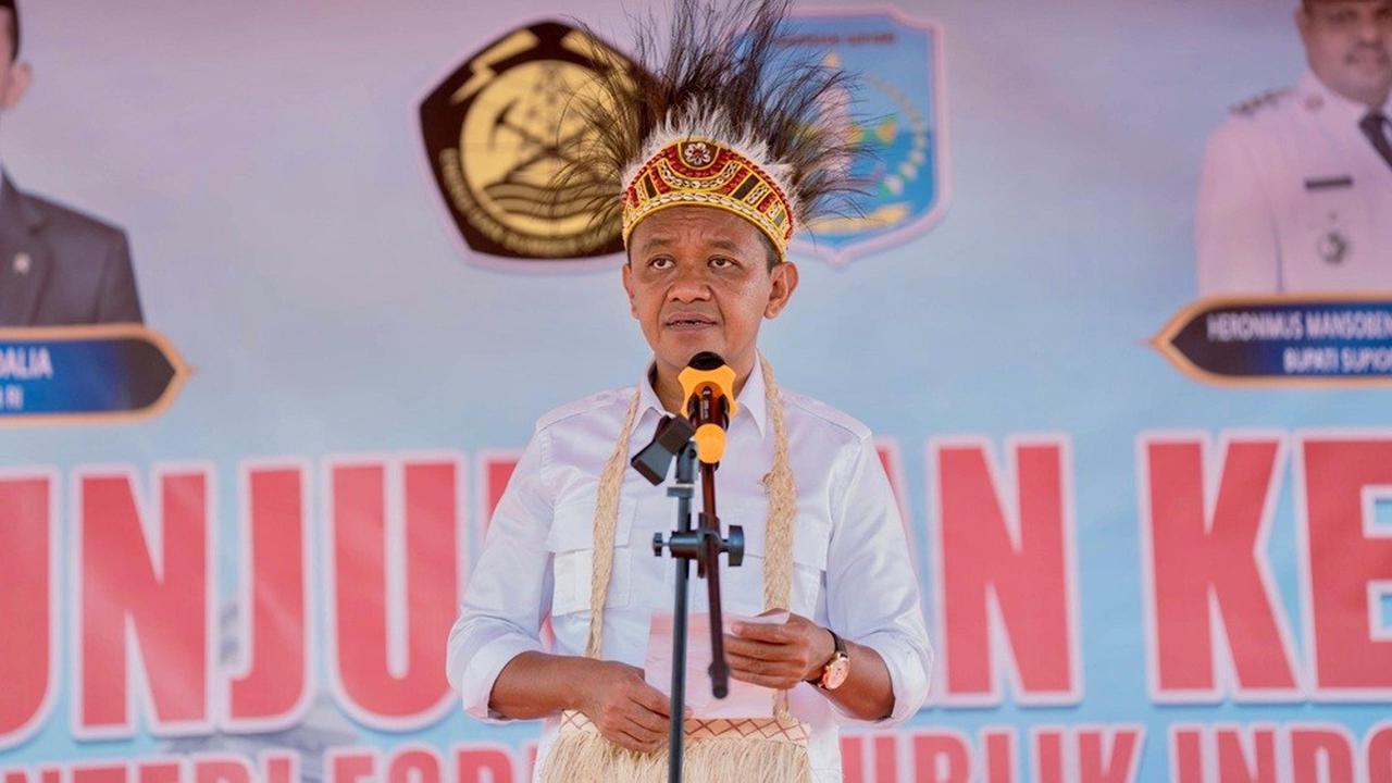 Menteri ESDM Bahlil Lahadalia Tinjau Langsung Lokasi Pembangunan PLTM Wabudori di Supiori, Papua